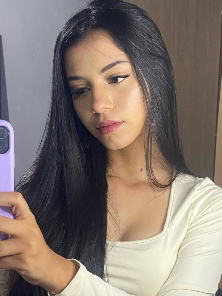 Gleice R.